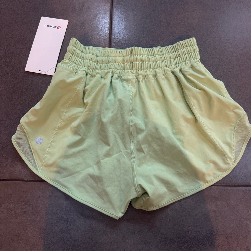NWT lululemon Hotty Hot 2.5 in lime